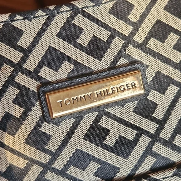 Tommy Hilfiger black and tan shoulder bag - Picture 3 of 12